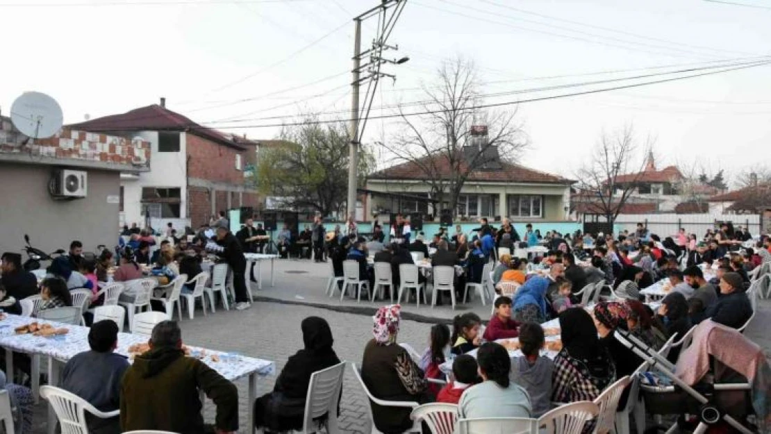 Yenişehir Belediye Başkanı Aydın'dan Roman Mahallesi'nde iftar