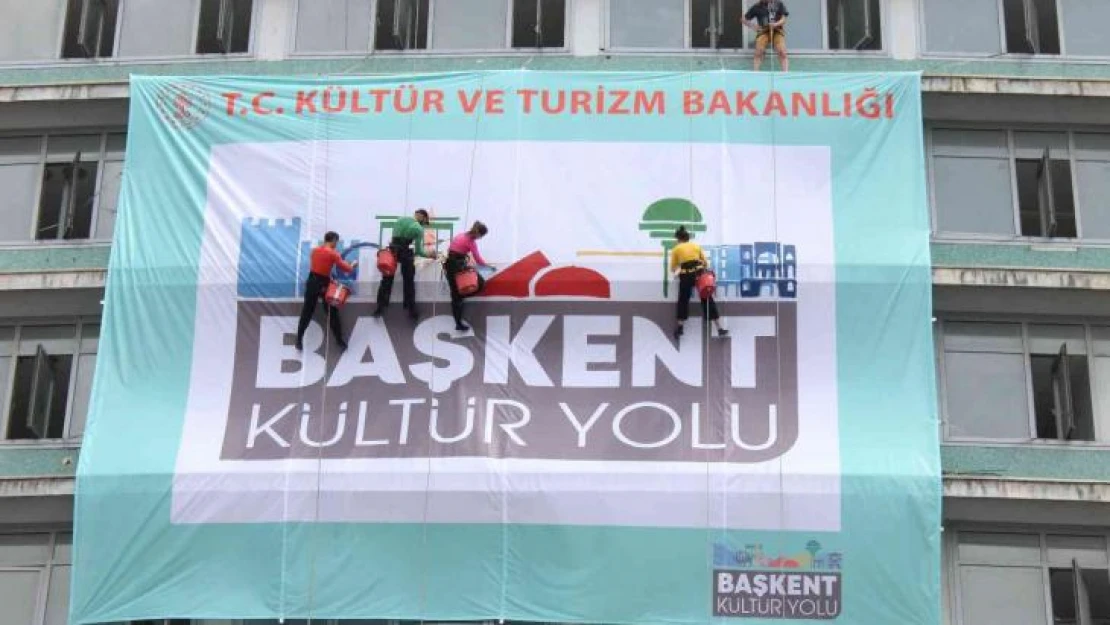 Yer çekimine meydan okudular, 35 metre yükseklikte resimle dansı birleştirdiler