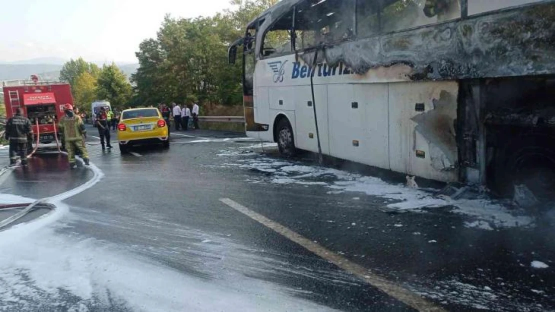 Yolcu otobüsü alev alev yandı karayolu ulaşıma kapandı