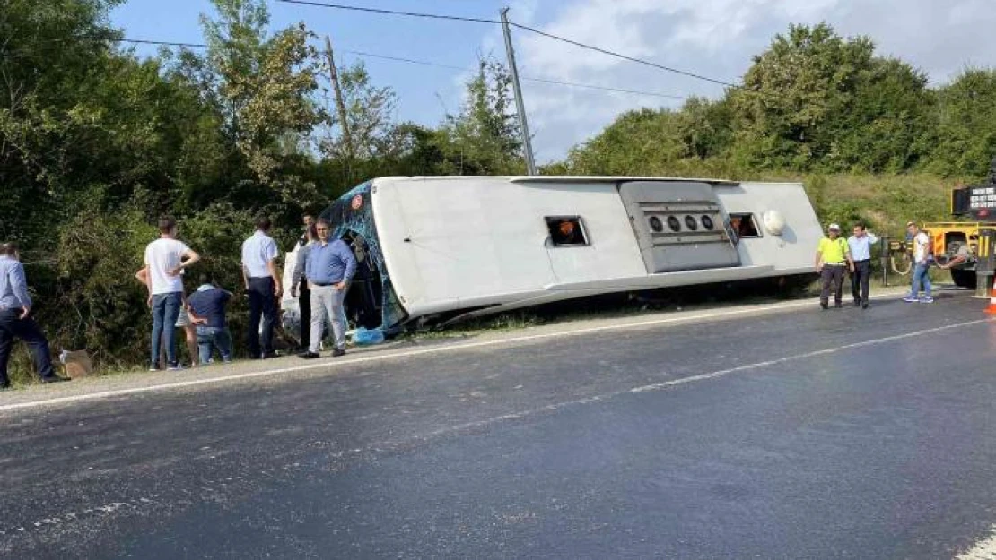 Yolcu otobüsü devrildi: 4 yaralı