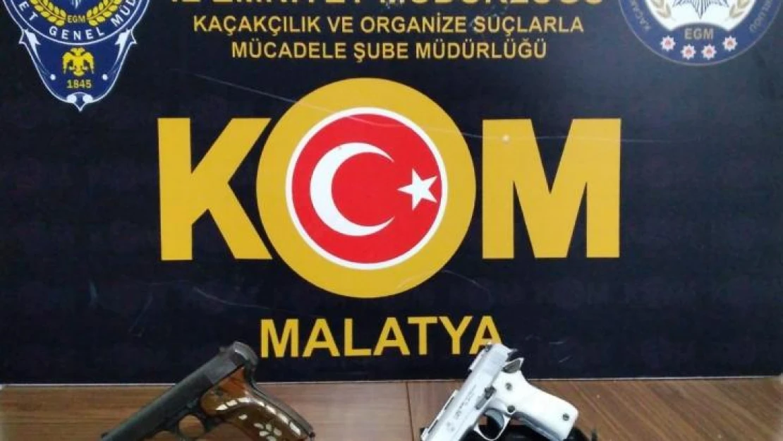 Yolcu otobüsünde yastık arasında silah bulundu