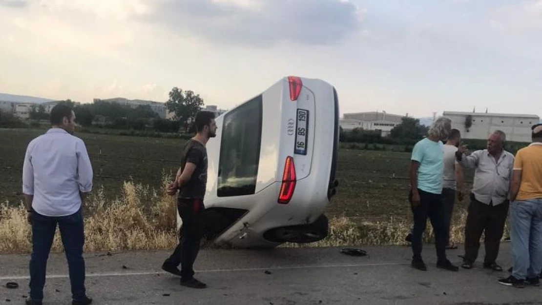 Yoldan çıkan otomobilin havalanıp takla attığı anlar kamerada