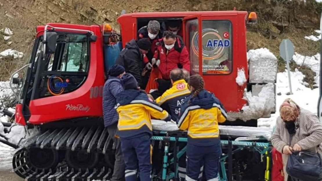 Yolları kapanan köylerdeki hastaların imdadına UMKE ve AFAD ekipleri yetişiyor