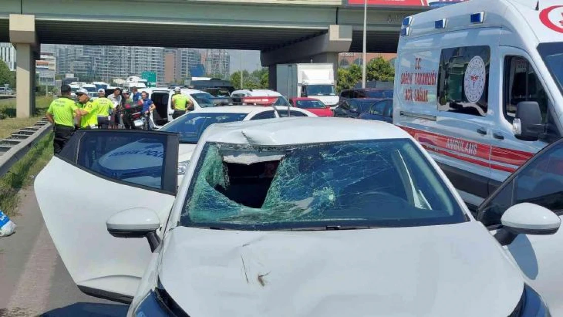 Yolun karşısına geçen adama otomobil çarptı: 1 ölü