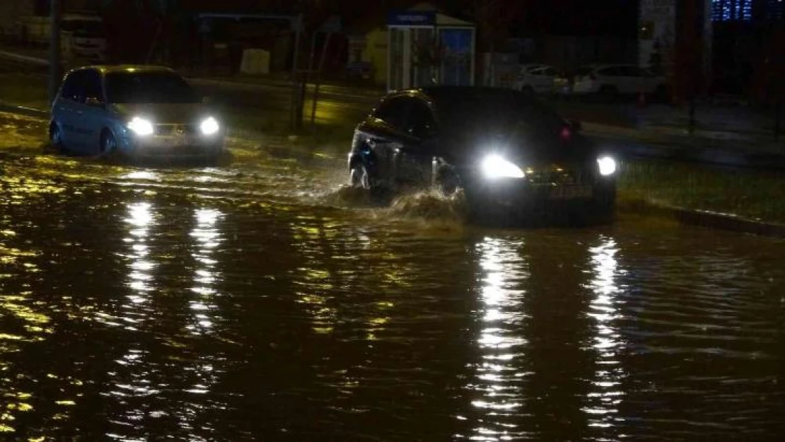 Yozgat'ta sağanak yağış nedeniyle ulaşımda aksamalar oldu