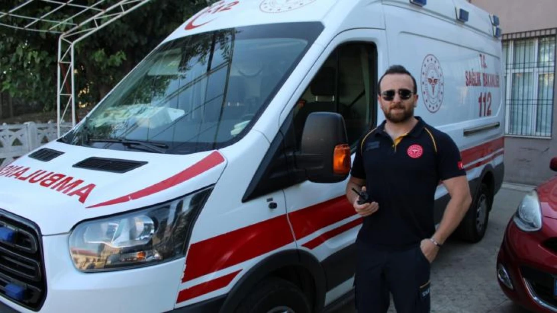 Zamanla yarışan ambulans şoförleri, duyarsız sürücülerin engeline takılıyor