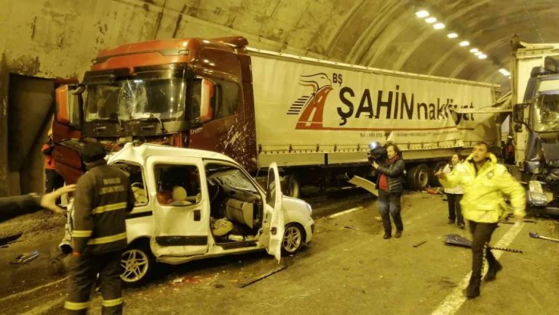 Zincirleme kazada kapanan Bolu Dağı Tüneli 5 buçuk saat sonra açıldı