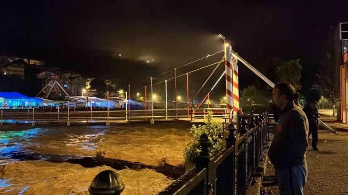 Zonguldak'ın Devrek ilçesinde birçok köy yolu ulaşıma kapatıldı