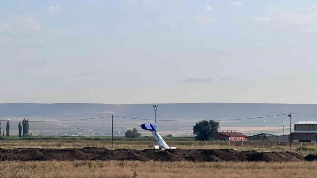 Zorunlu iniş yaptığı açıklanan uçak günün aydınlanmasıyla görüntülendi