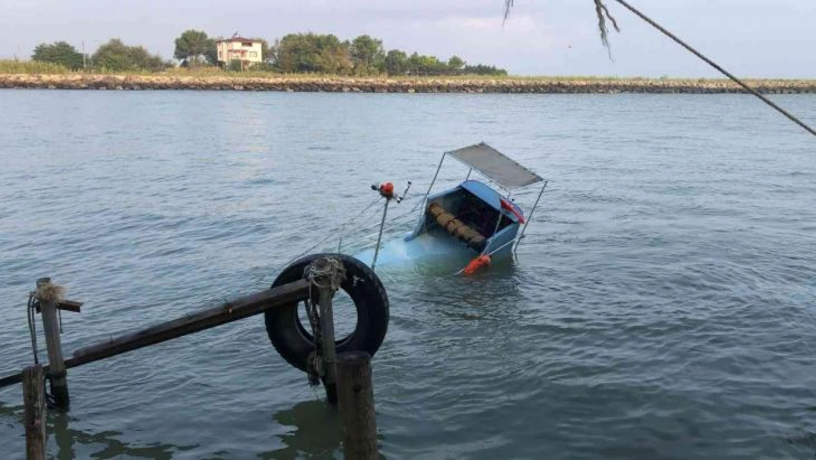 10 metrelik teknenin ipi kopunca olanlar oldu: Batan tekne 4 saat sonra çıkarıldı