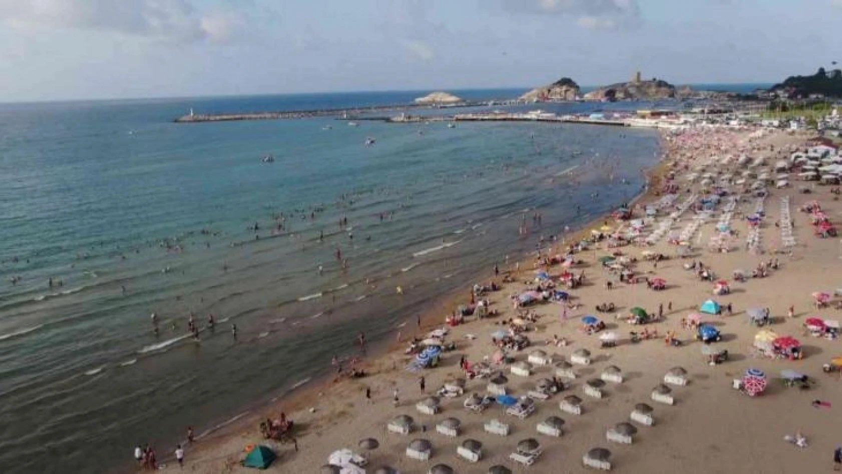 30 Ağustos'ta vatandaşlar denize akın etti, Şile'de plajlar doldu taştı