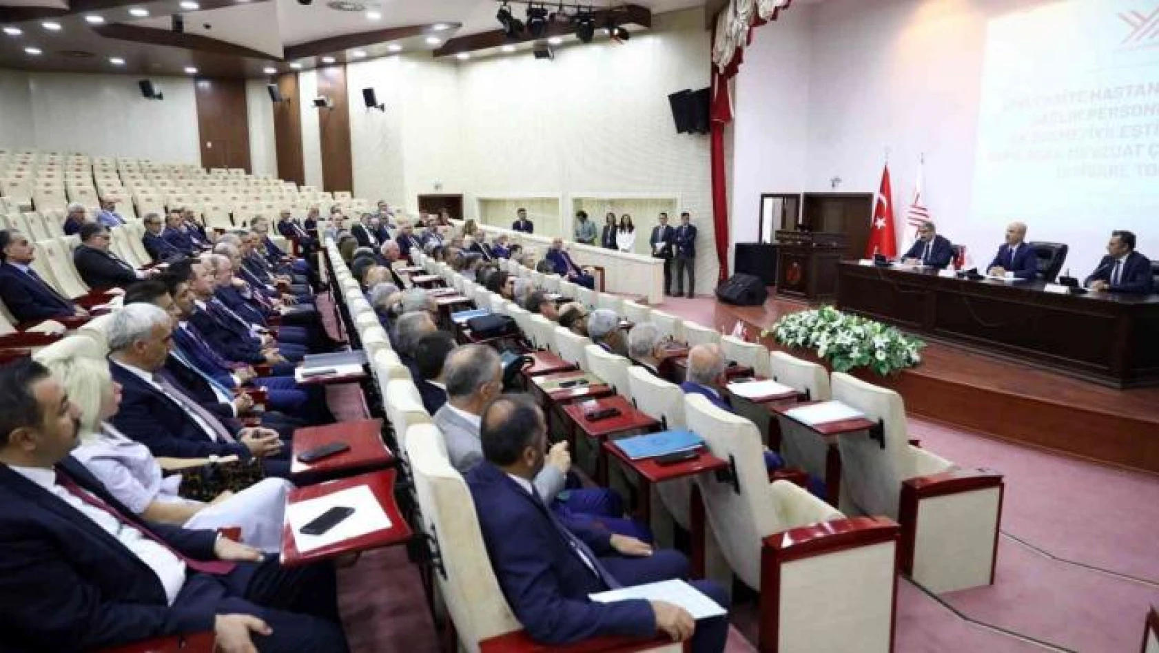 81 devlet üniversitesi rektörü, YÖK Başkanı Özvar başkanlığında toplandı
