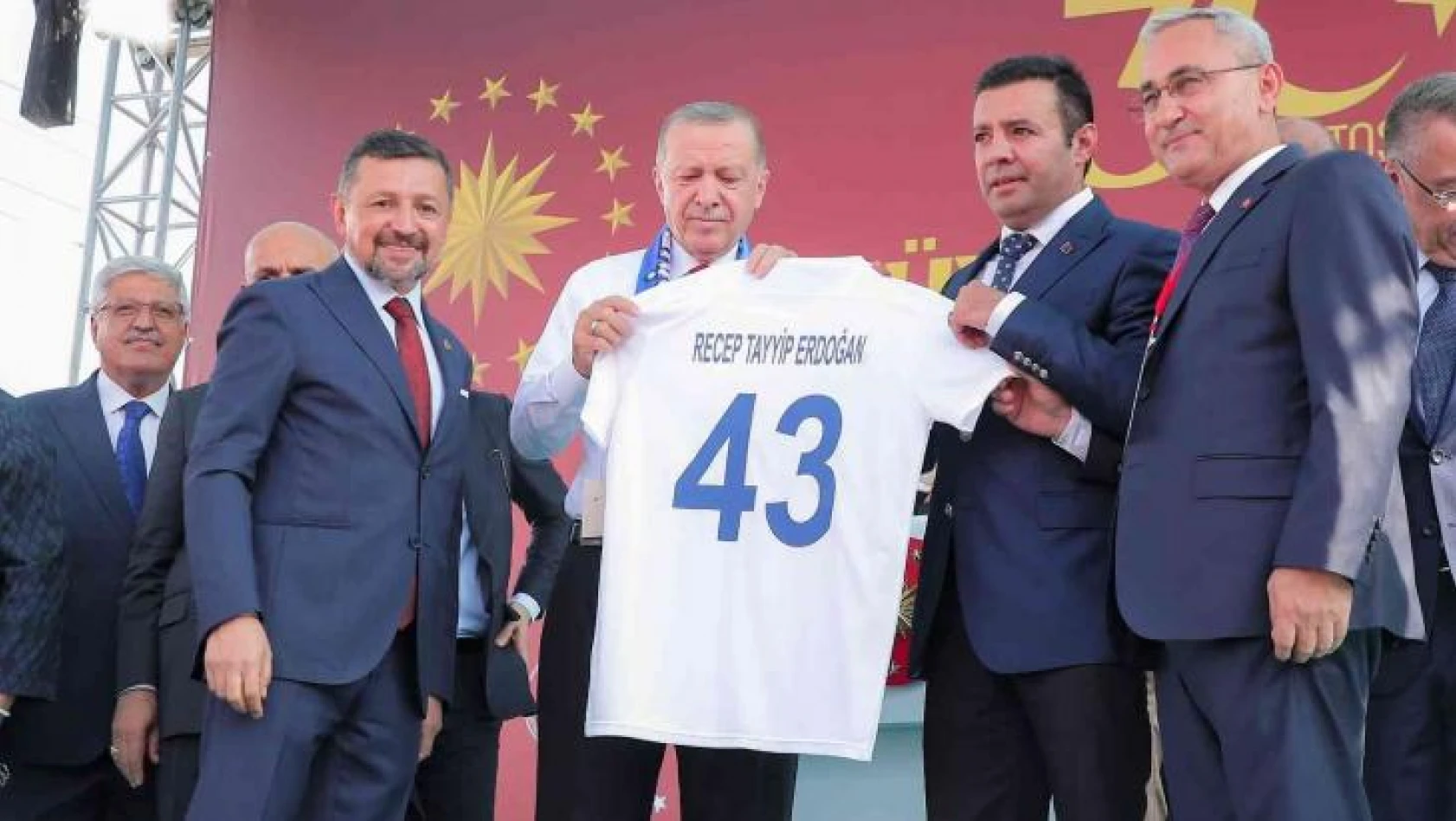 Cumhurbaşkanı Erdoğan'a, Belediye Kütahyaspor forması hediye edildi
