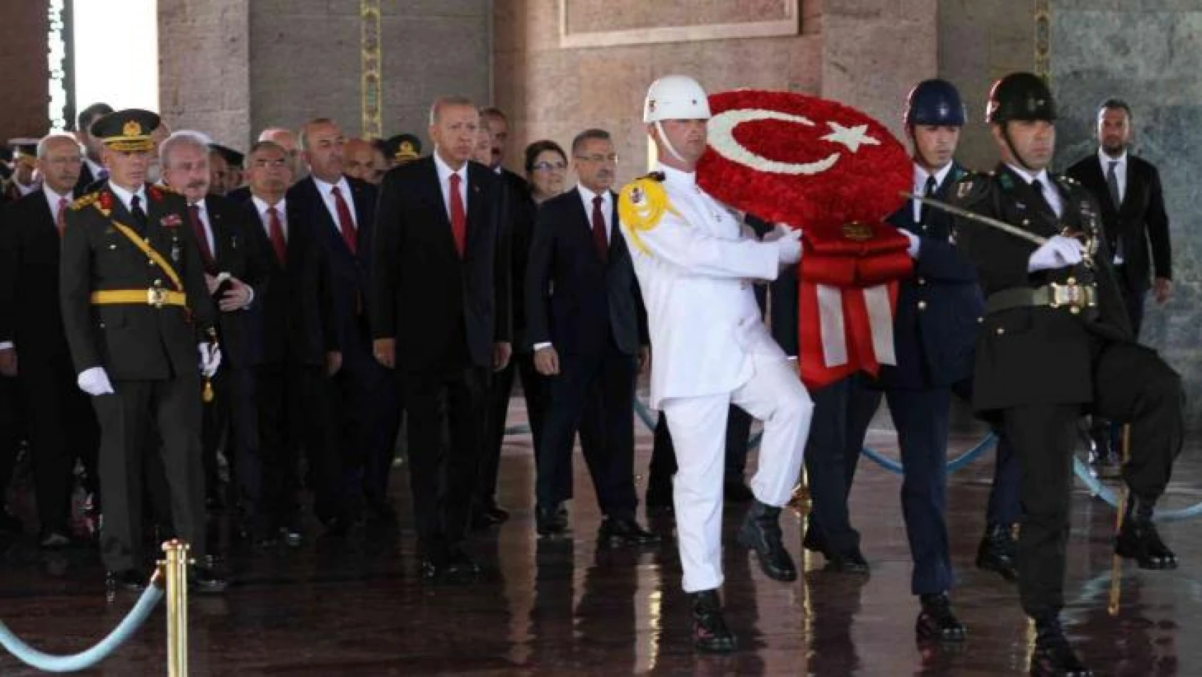 Cumhurbaşkanı Erdoğan, Anıtkabir'de düzenlenen törene katıldı