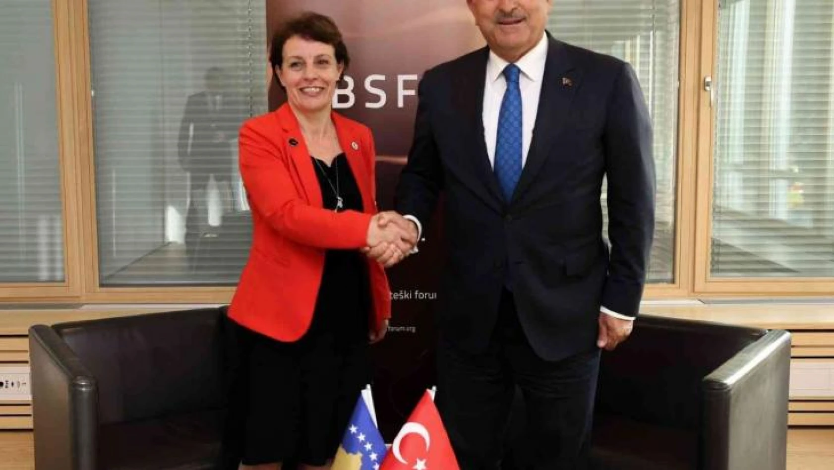 Dışişleri Bakanı Çavuşoğlu, Kosovalı mevkidaşı Gervalla-Schwarz ile görüştü