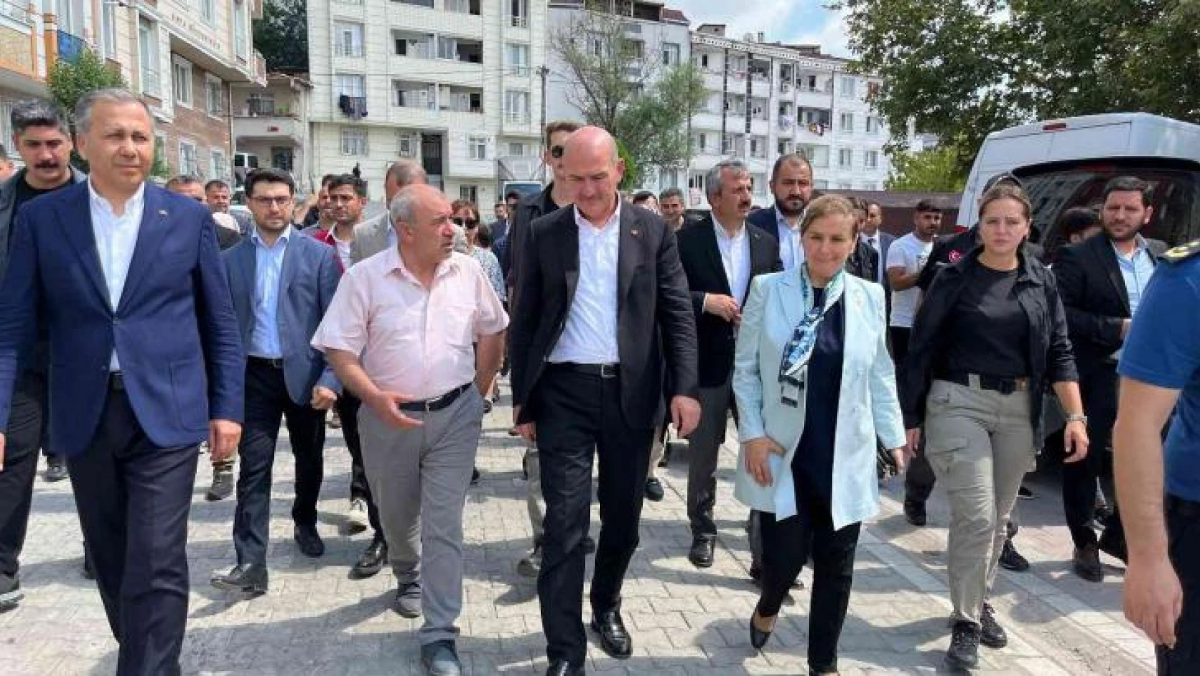 İçişleri Bakanı Süleyman Soylu Esenyurt'ta sel bölgesini ziyaret etti