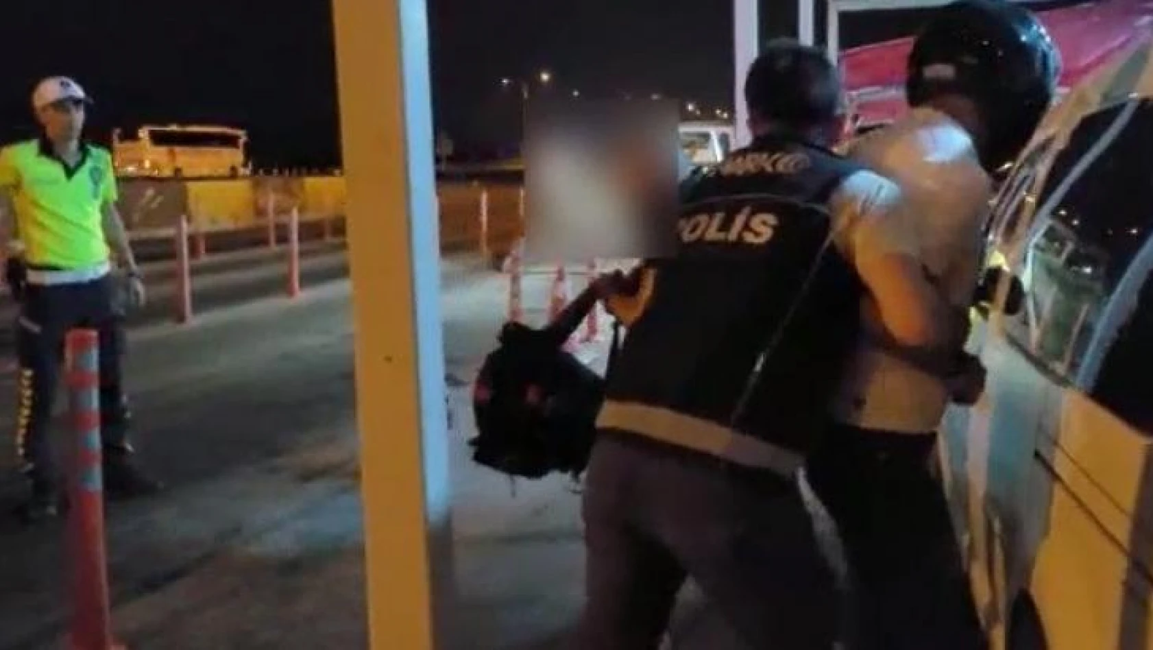 İl dışından İzmir'e uyuşturucu getiren şüphelilere şok operasyon