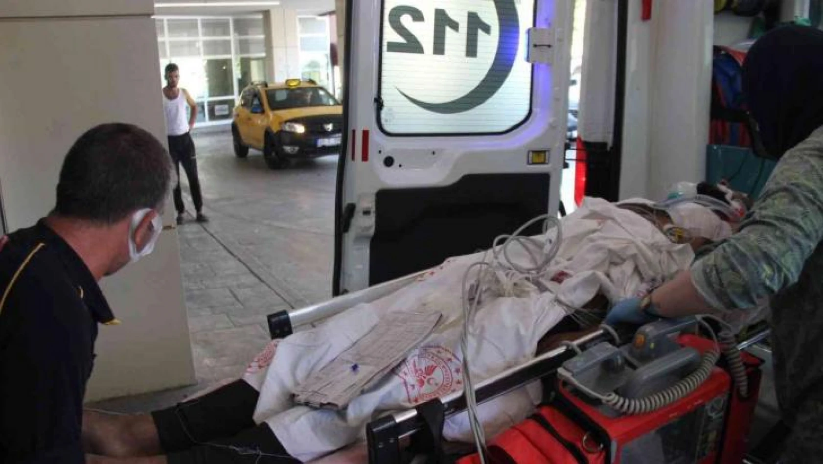 Ormanlık alanda duyduğu sese koşan kardeşi yıkan manzara
