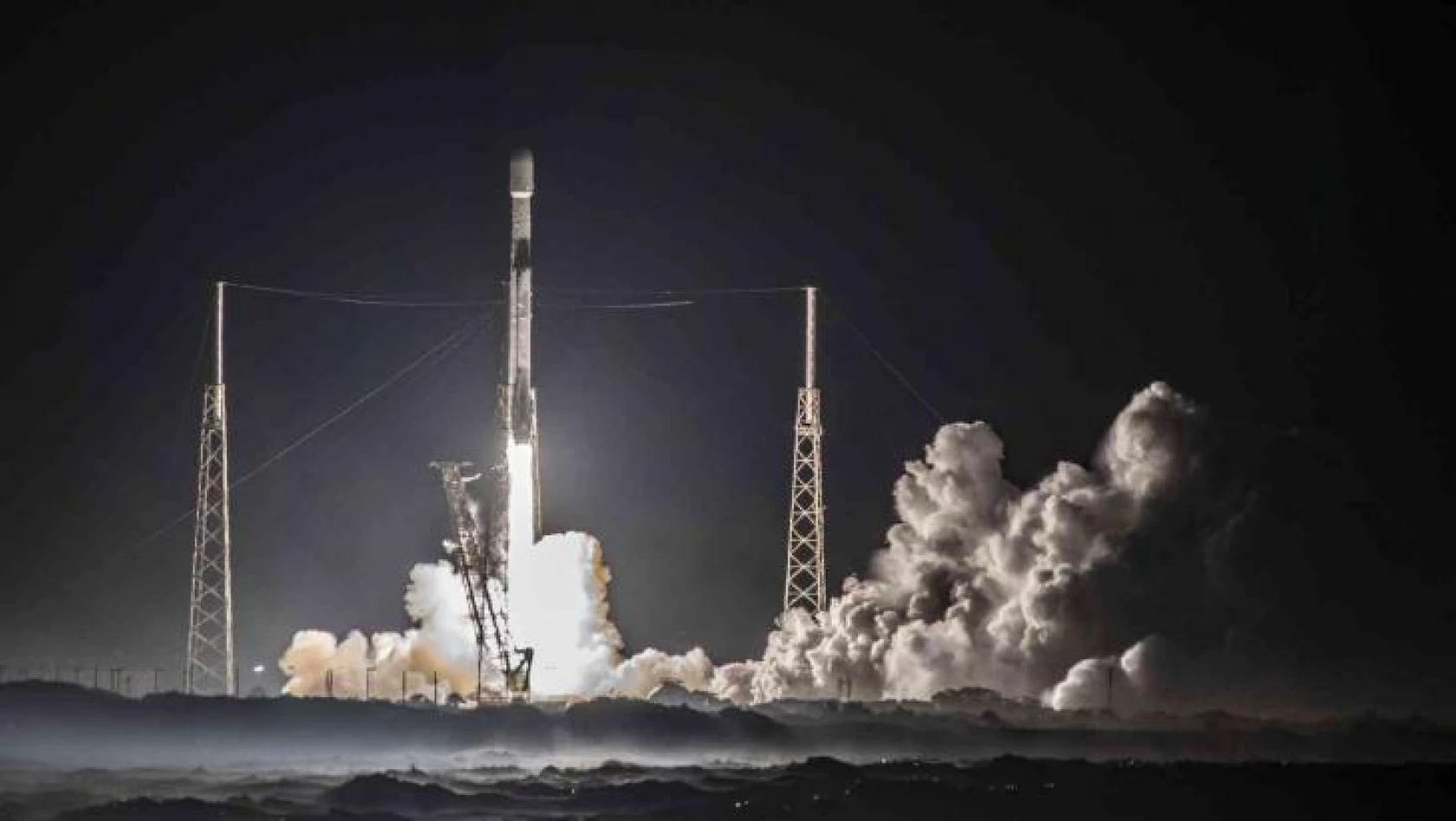 SpaceX'in Falcon 9 roketi 54 Starlink uydusunu daha yörüngeye gönderdi