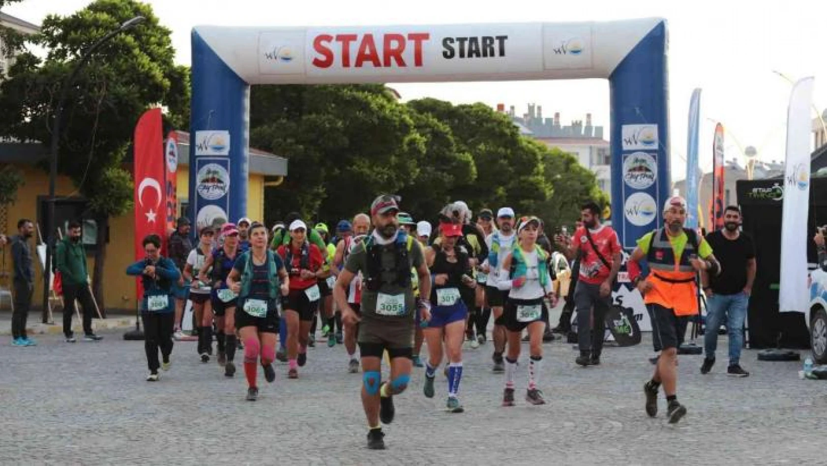Türkiye'nin ilk uluslararası Ultra Sky Trail Maratonu Van'da başladı