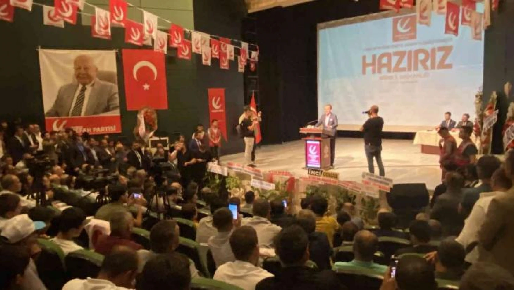 Yeniden Refah Partisi Genel Başkanı Dr. Fatih Erbakan, Niğde'de partililerle buluştu