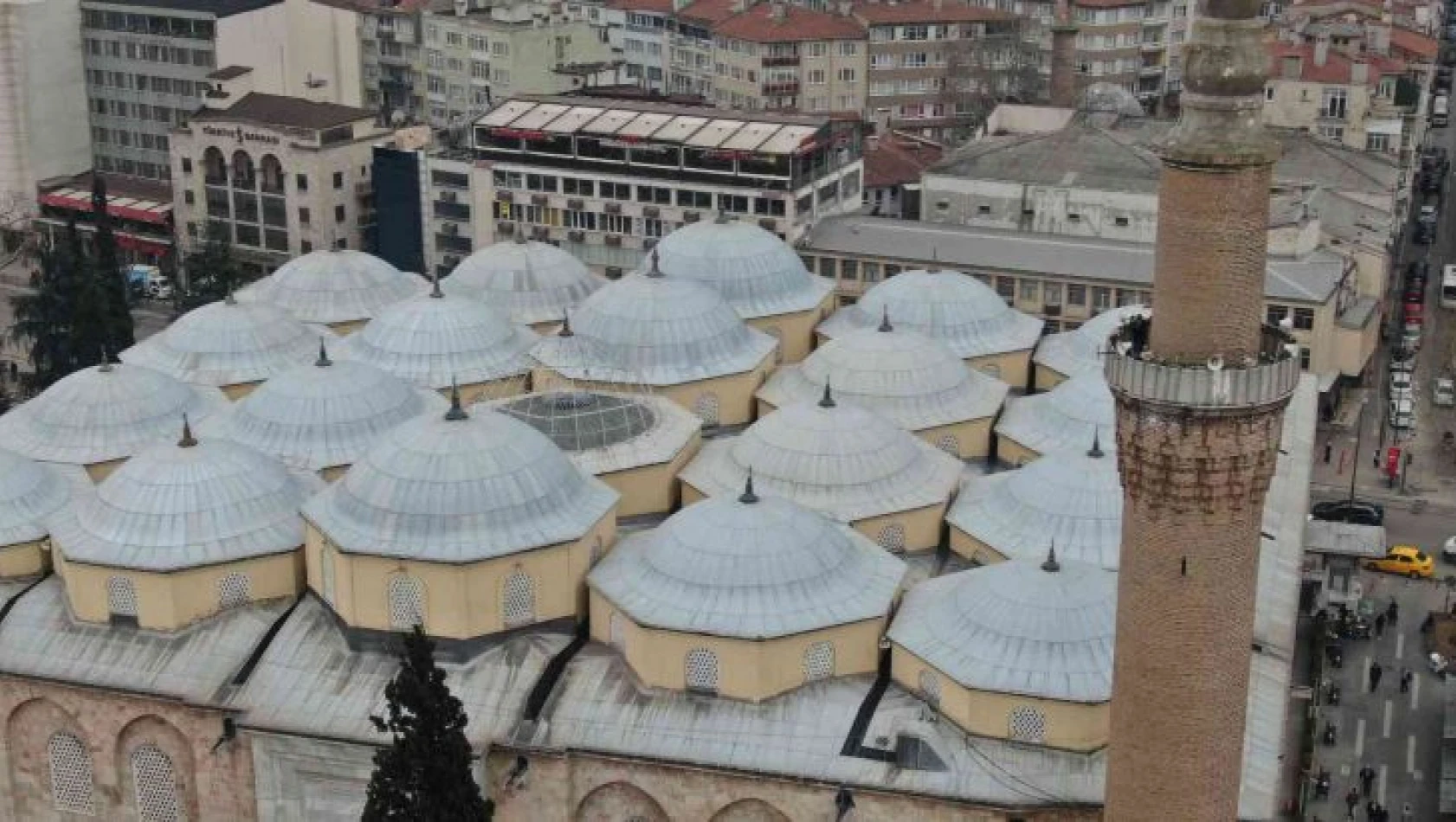 623 yıllık Ulu Cami'ye Ramazan mahyası asıldı