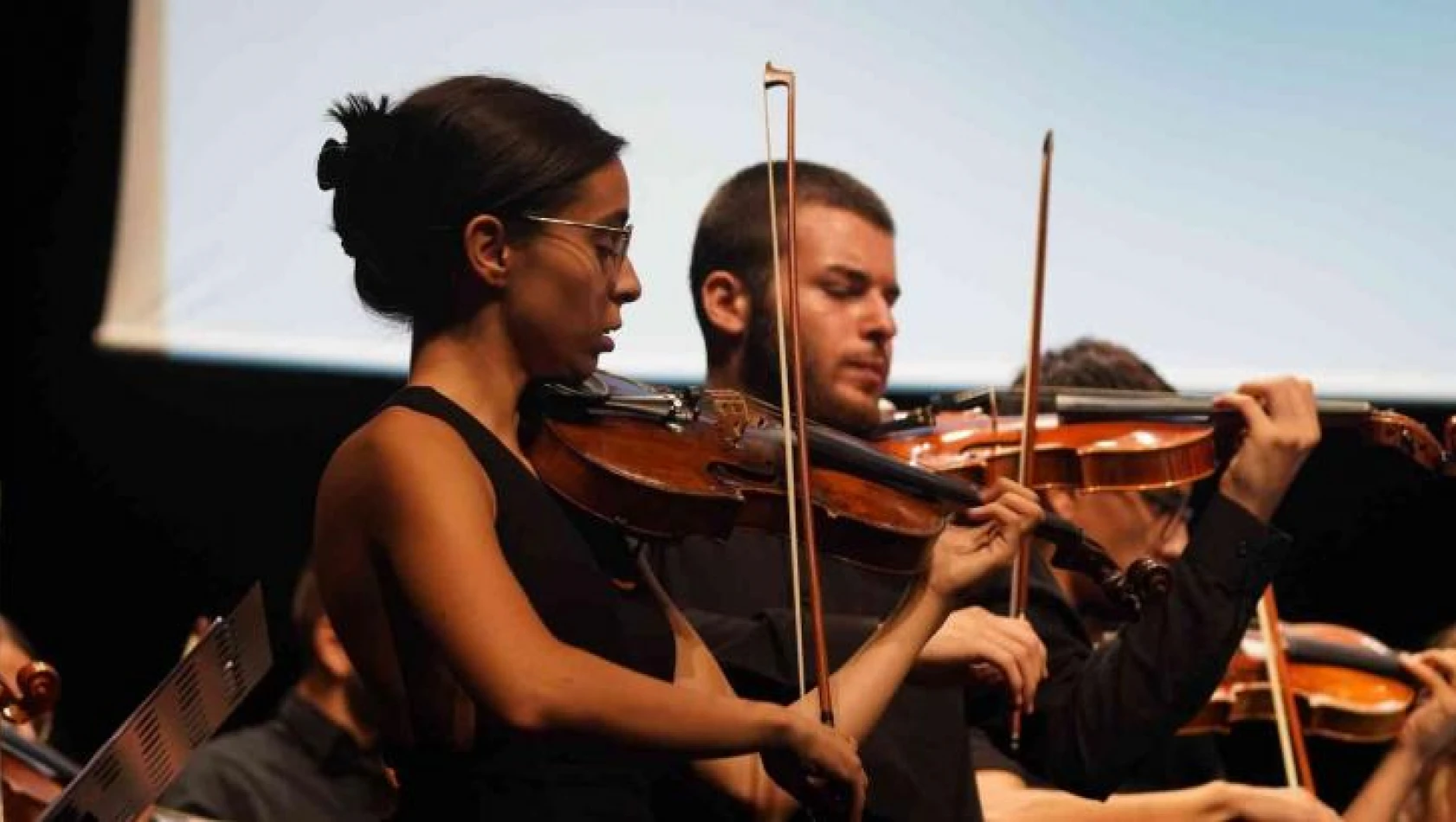 Balıkesir'de 100 sanatçı 14 konser verdi