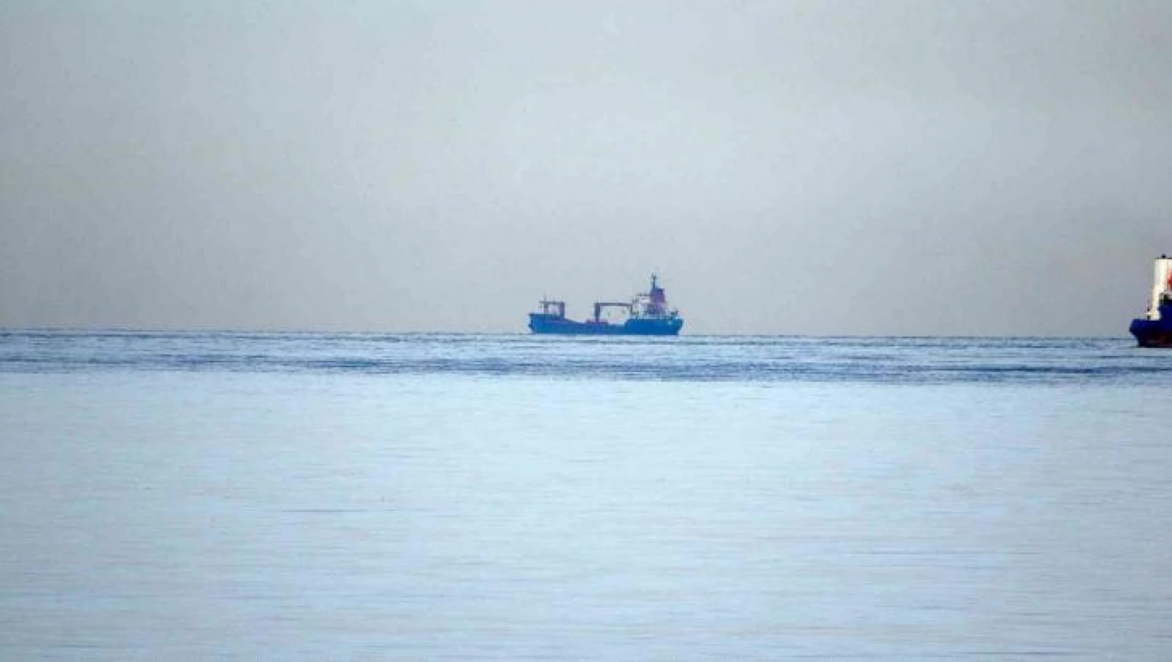 Çanakkale Boğazı'nda arıza yapan gemi çekildi