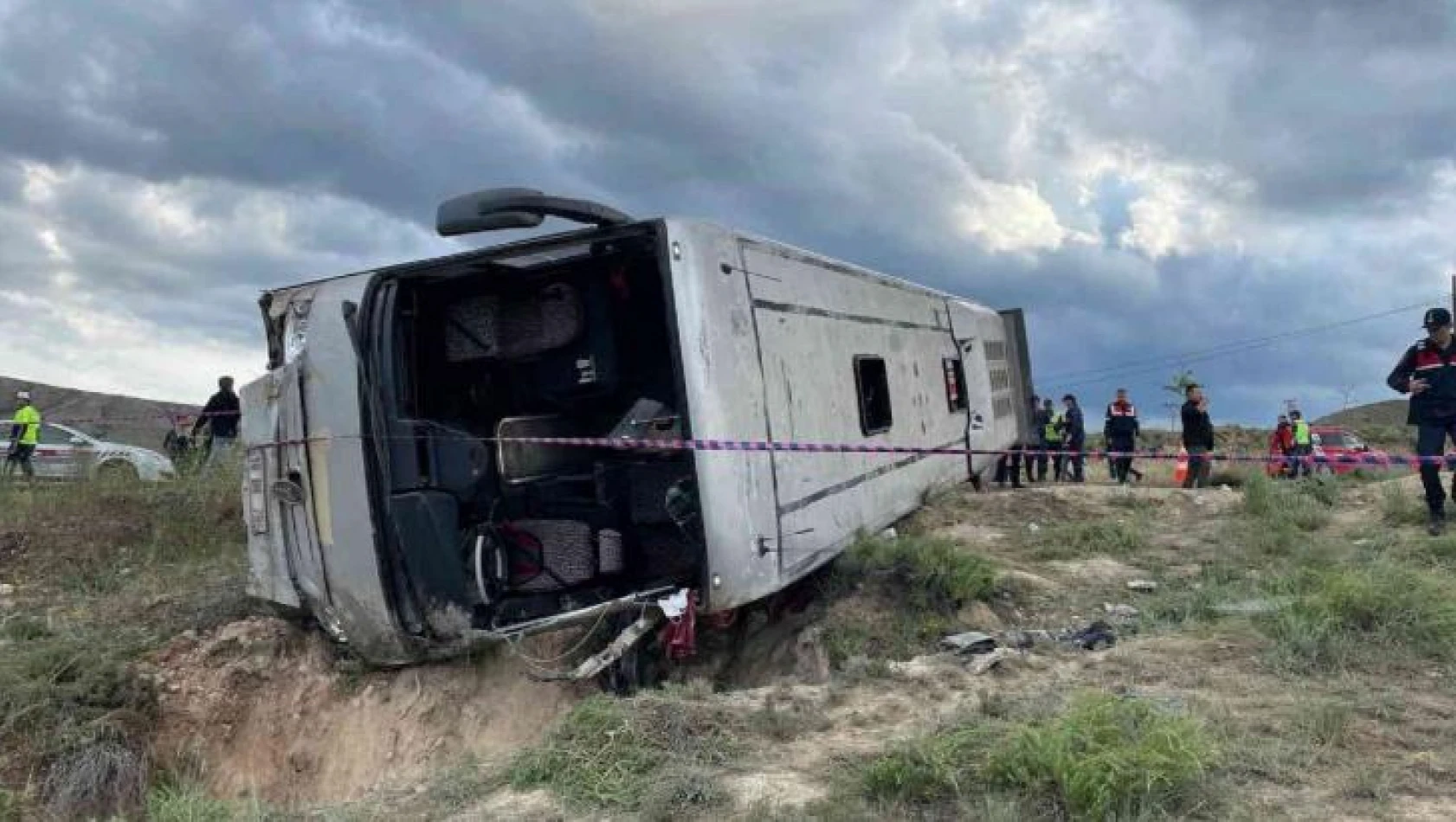 Çankırı'da fabrika işçilerini taşıyan otobüs devrildi: 3'ü ağır 18 yaralı