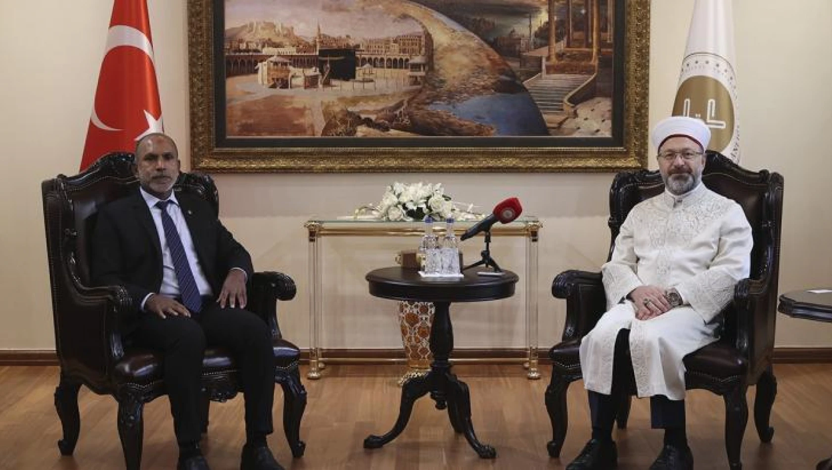 Diyanet İşleri Başkanı Erbaş, Maldivler İslam İşleri Bakanı Zahir'i kabul etti