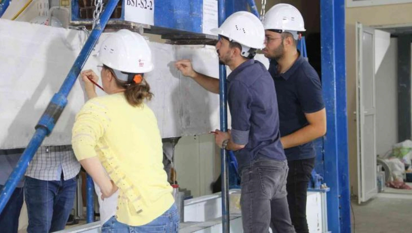 Elazığ depreminden yola çıktılar inşaat sektöründe kışın beton dökerek dünyada bir ilke imza attılar