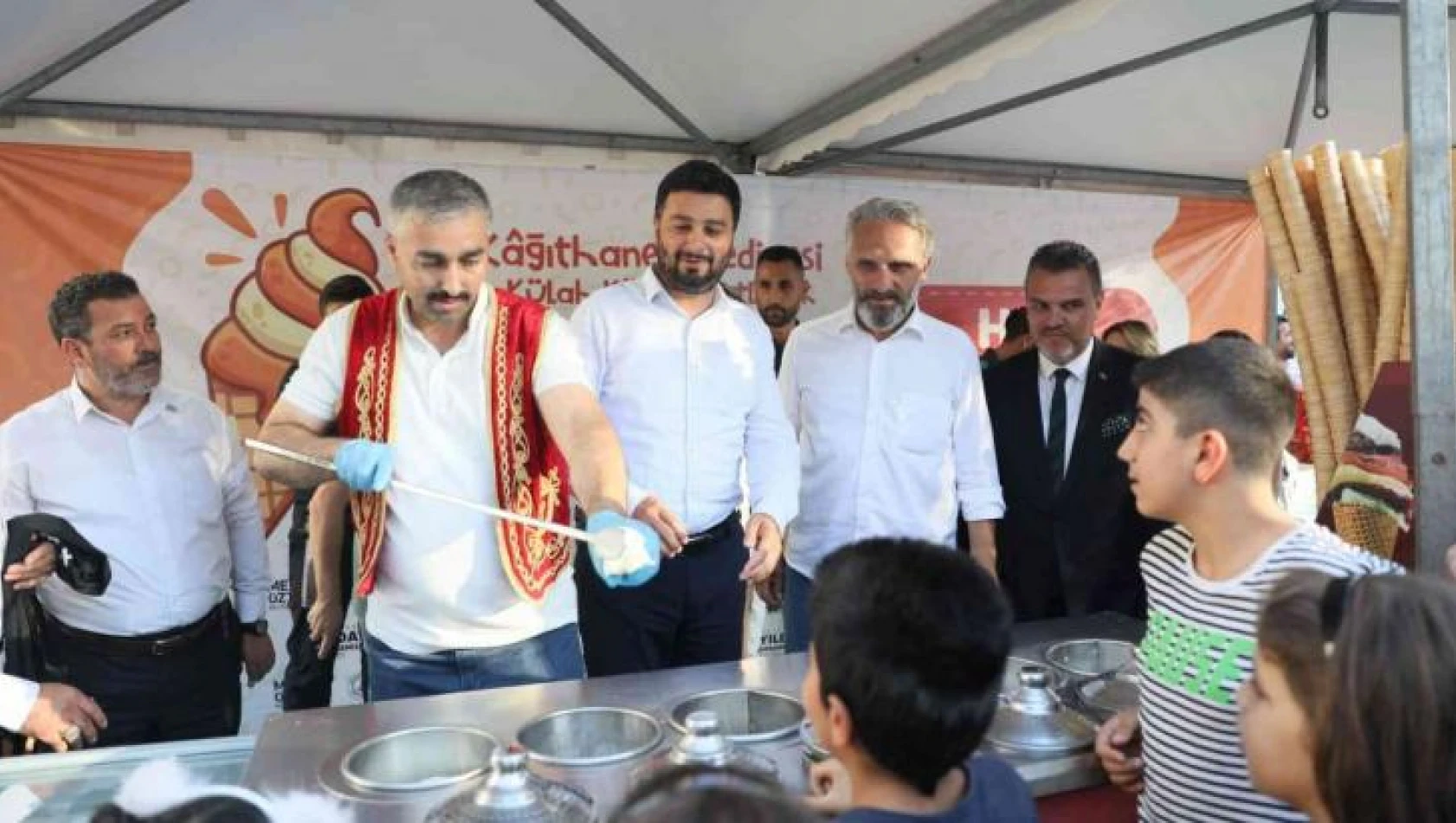 Kağıthaneliler okulların açılmasına bir gün kala Dondurma Festivali'nde doyasıya eğlendi