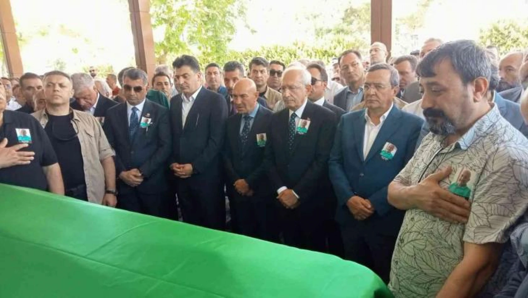 Kılıçdaroğlu, İzmir'de cenazeye katıldı