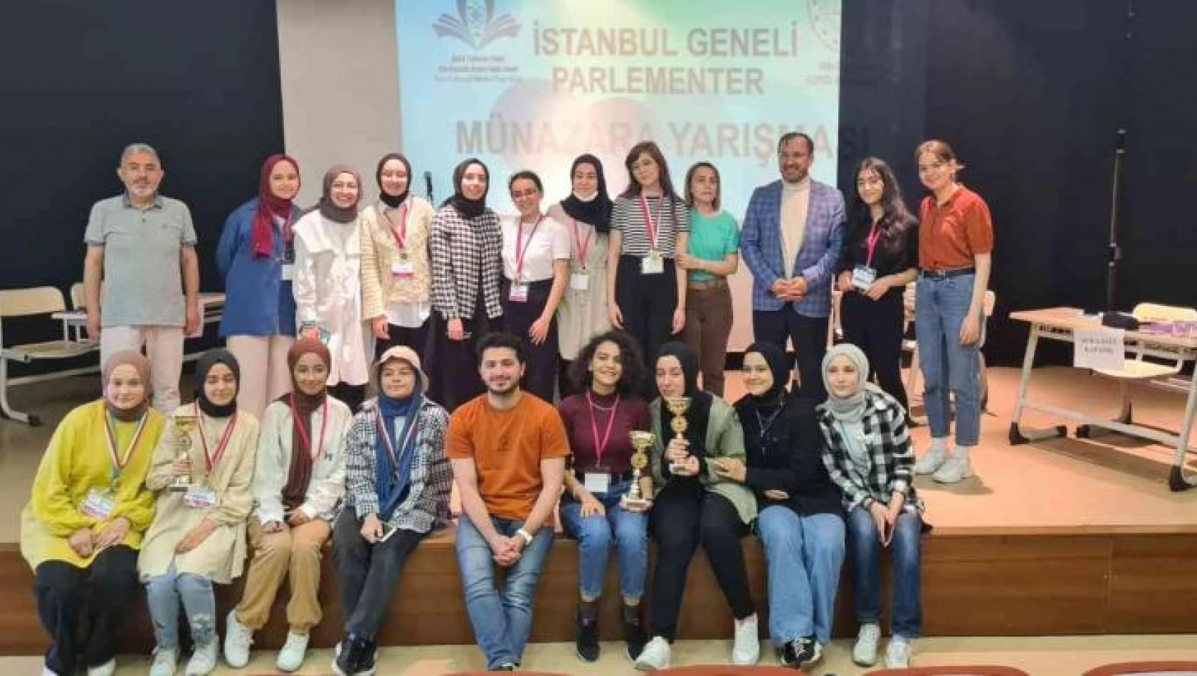 Kız İmam Hatip lisesi öğrencileri, 'Parlamenter Münazara Yarışmasında' ter döktü