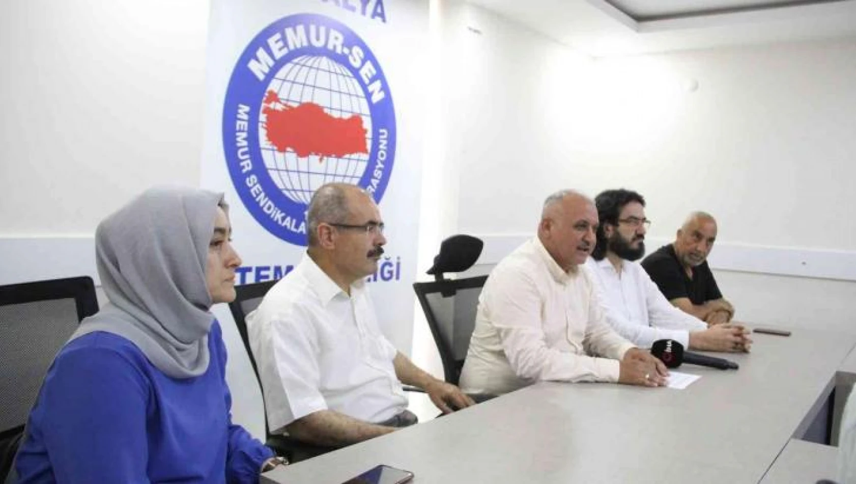 Kur'an-ı Kerim'e tekme atma olayına karışan 3 öğrenciye örgün eğitim dışı cezası verildi'