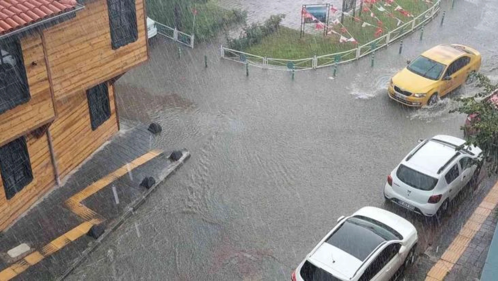 Meteoroloji sarı kodla uyarmıştı: Tekirdağ'da gökyüzünden adeta su boşaldı