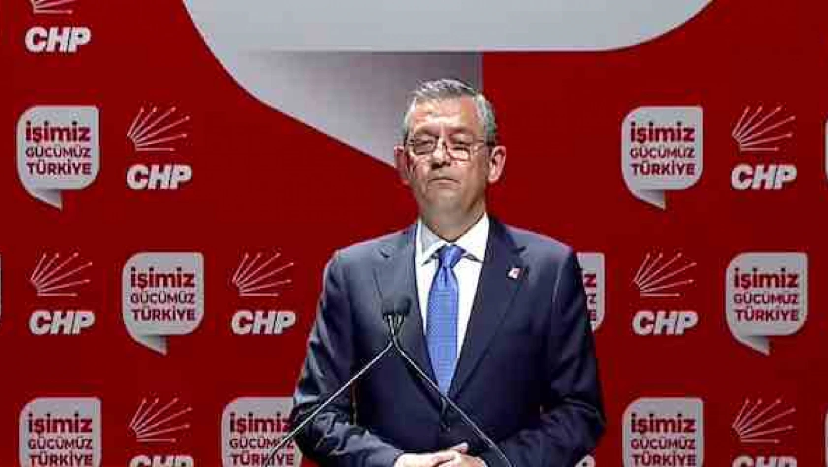 Seçim sonrası CHP lideri Özgür Özel'den ilk açıklama: Yüzde 25'lik cam tavanı kırdık