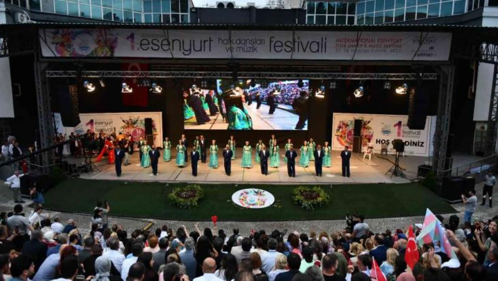 Savaş halindeki iki ülke Ukrayna Ve Rusya, Esenyurt'tan barış güvercini uçurdu