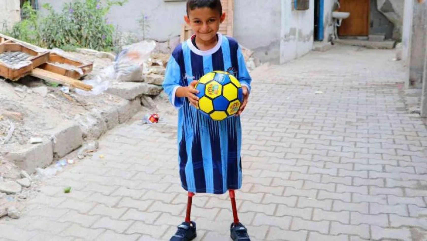 Ünlü futbolcular Muhammet'e video mesaj yolladı