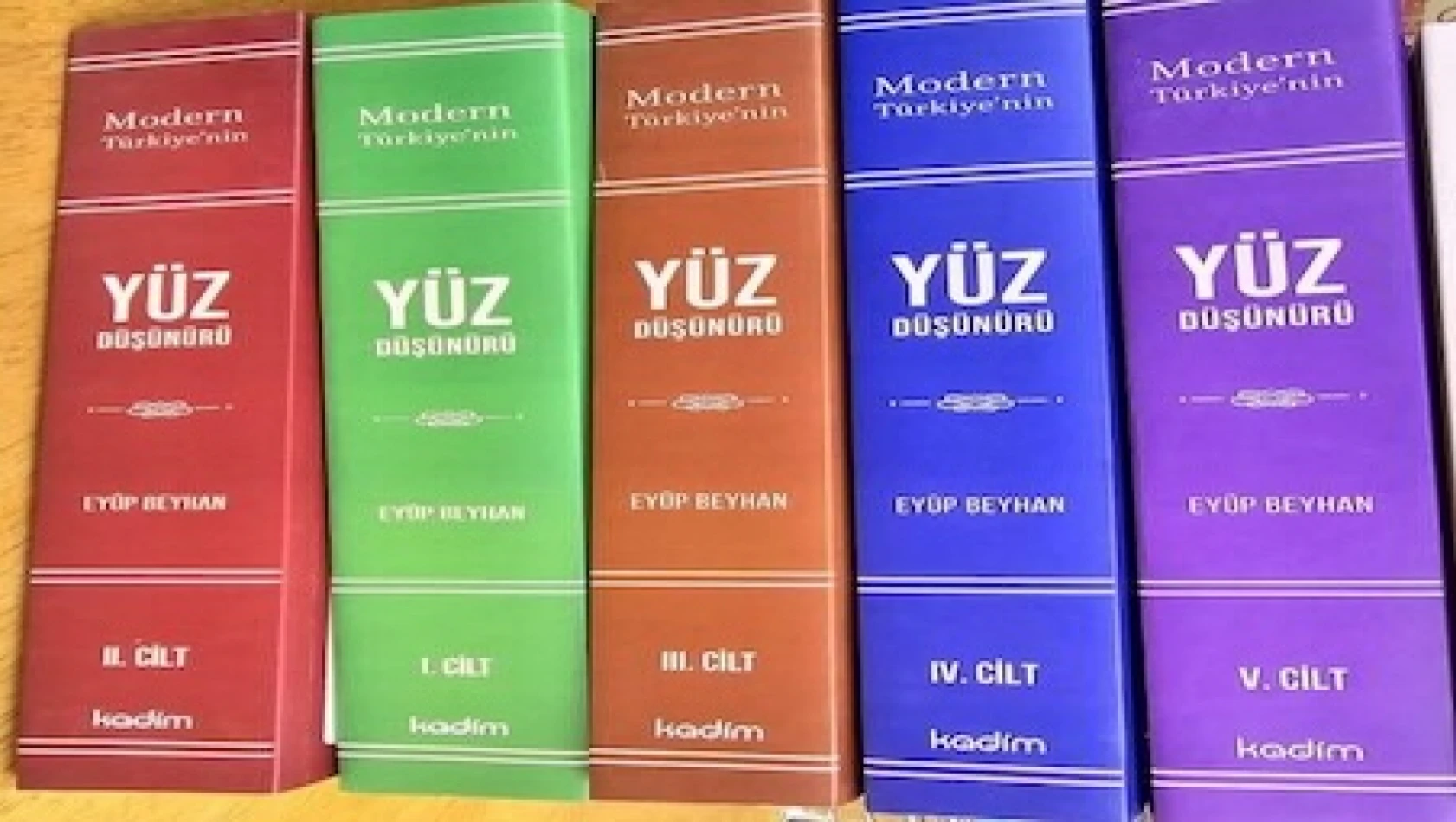 Yazar Eyüp Beyhan'dan 5 ciltlik eser: Modern Türkiye'nin Yüz Düşünürü