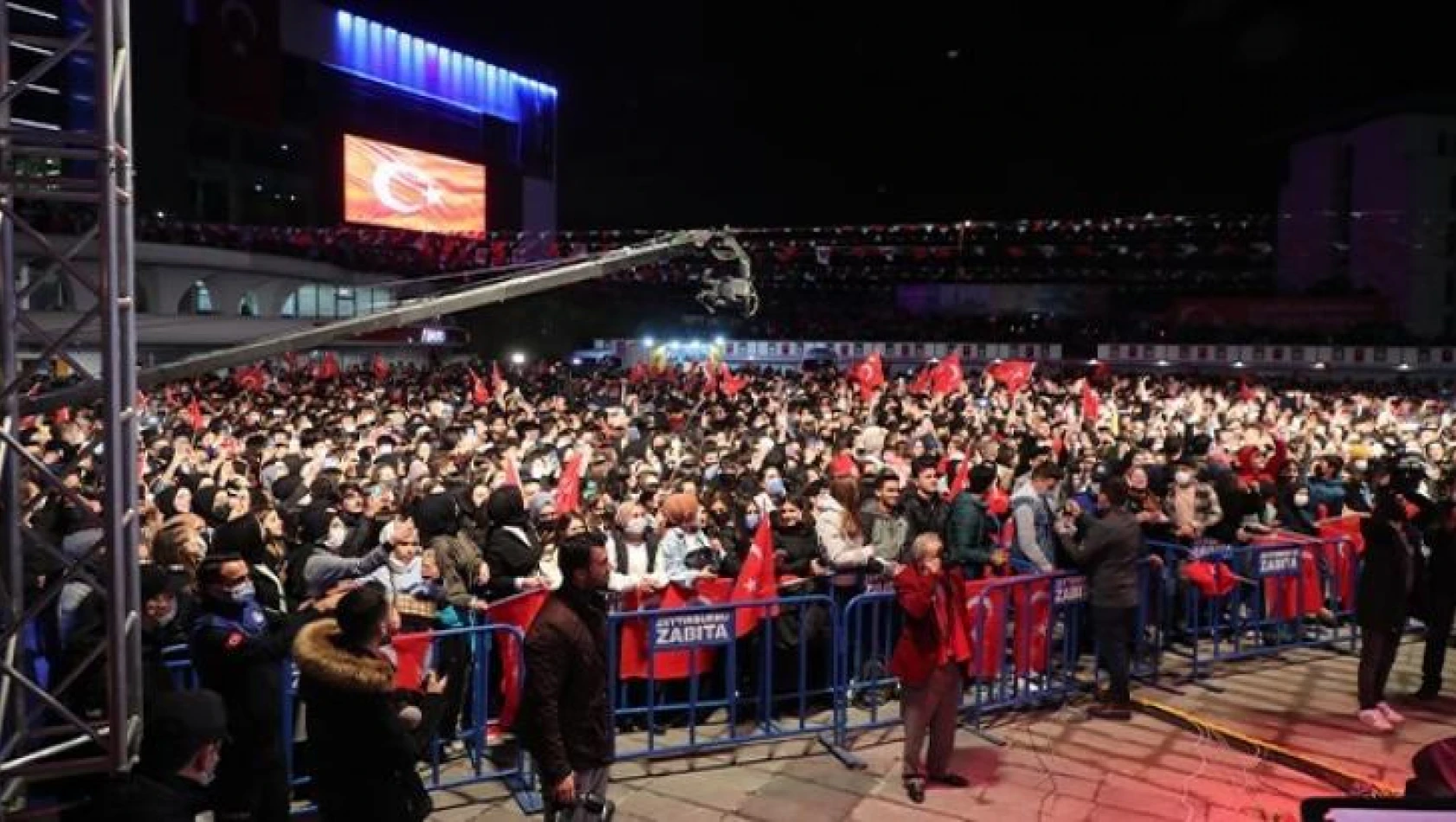 Zeytinburnu'nda gençler 19 Mayıs'ı Tuğçe Kandemir konseriyle kutlayacak