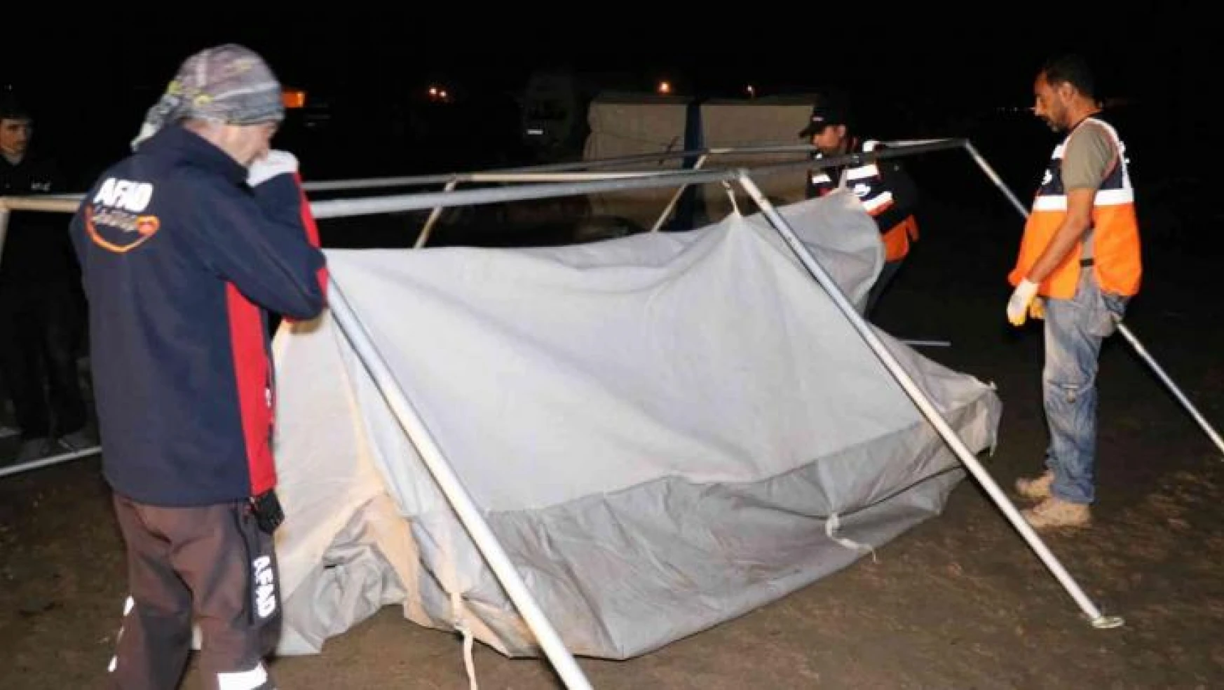 AFAD'dan çadır kentteki mağdur aileye çadır desteği