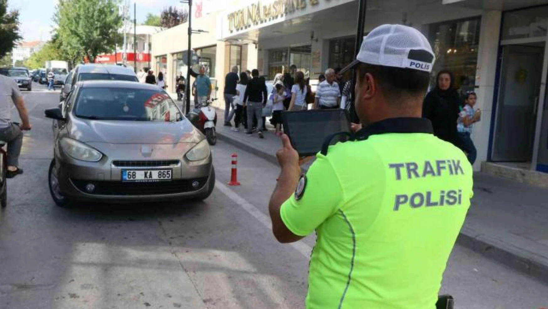 Aksaray'da hatalı park yapan 98 sürücüye 19 bin 208 TL ceza