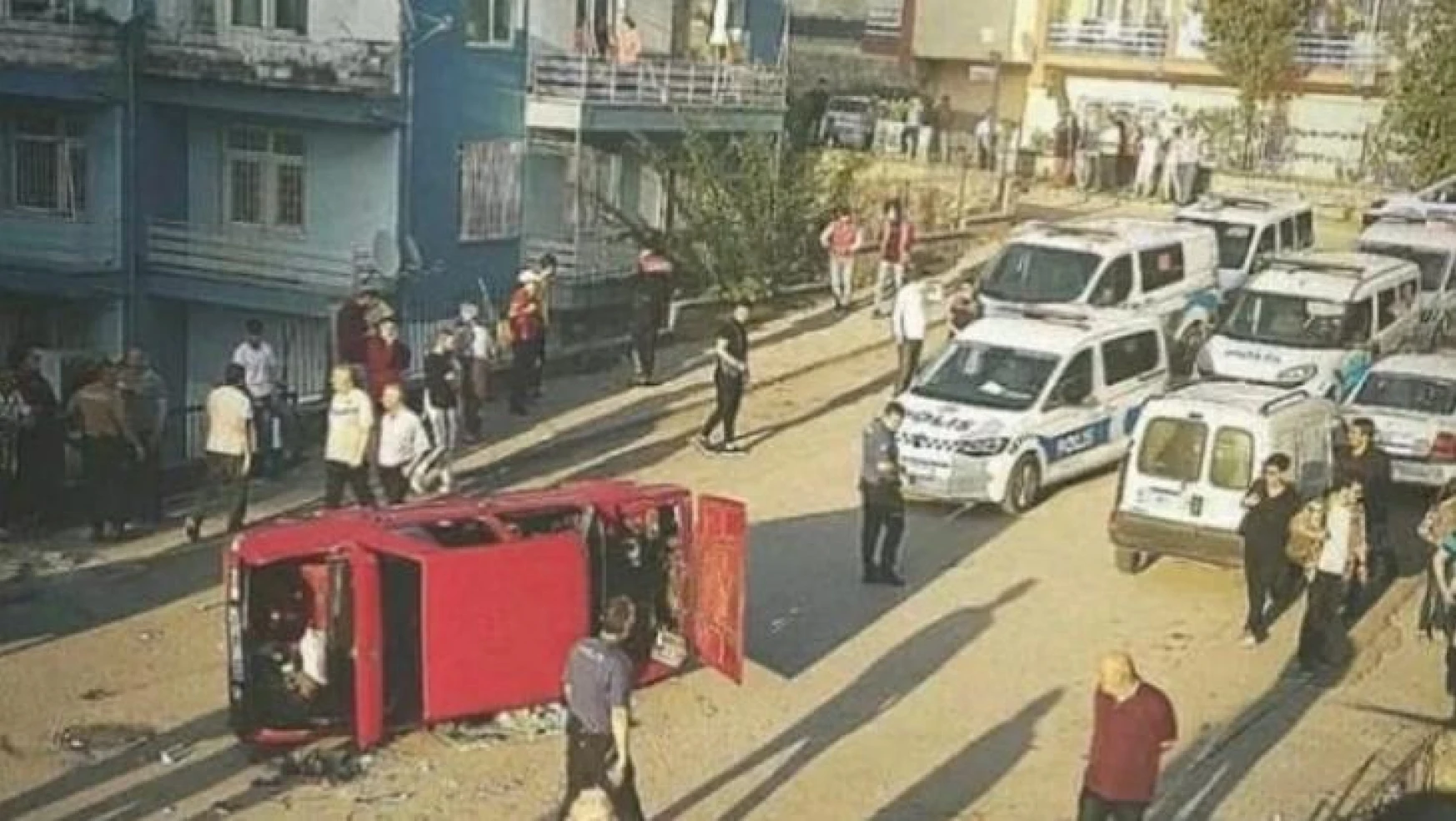 Ankara'da drift yapan aracın sürücüsüne mahallelilerden tepki: Aracı devirdiler