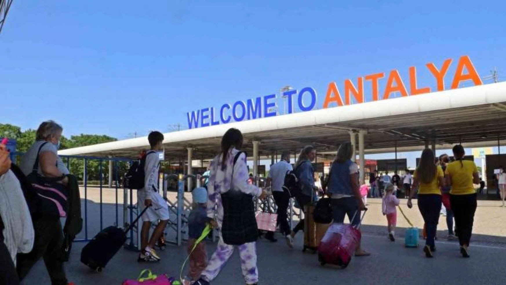 Antalya 3 ayda turist sayısını 4'e katladı
