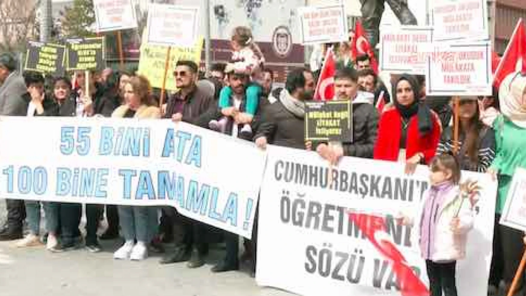 Atanamayan öğretmenlerin Ankara'daki eylemine bir destek de Eğitim Bir-Sen'den
