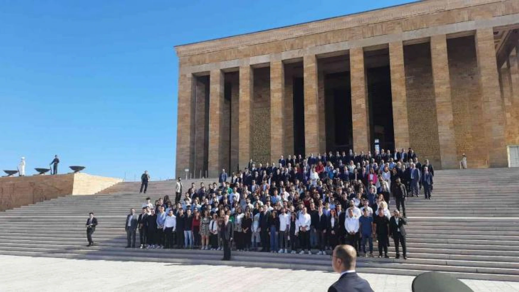 CHP, kuruluşunun 99'uncu kuruluş yıldönümünde Anıtkabir'de