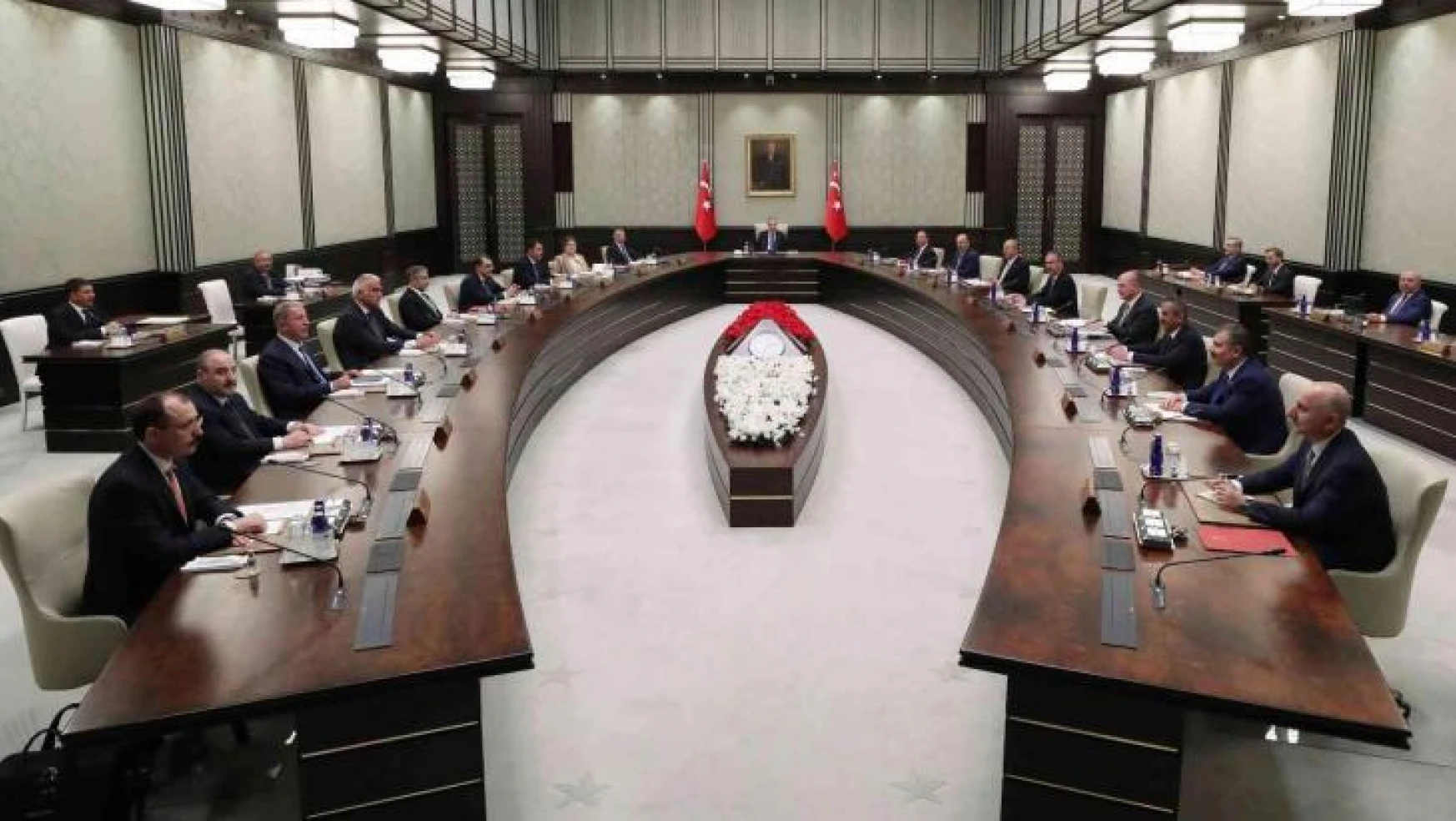 Cumhurbaşkanlığı Kabinesi, Cumhurbaşkanı Recep Tayyip Erdoğan  başkanlığında Beştepe'de  toplandı.