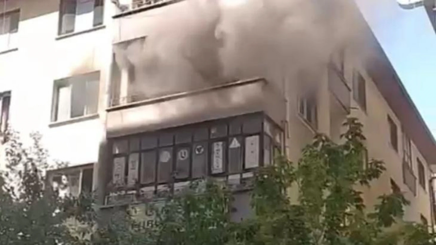 Diyarbakır'da bir apartmanın 3'üncü katında yangın