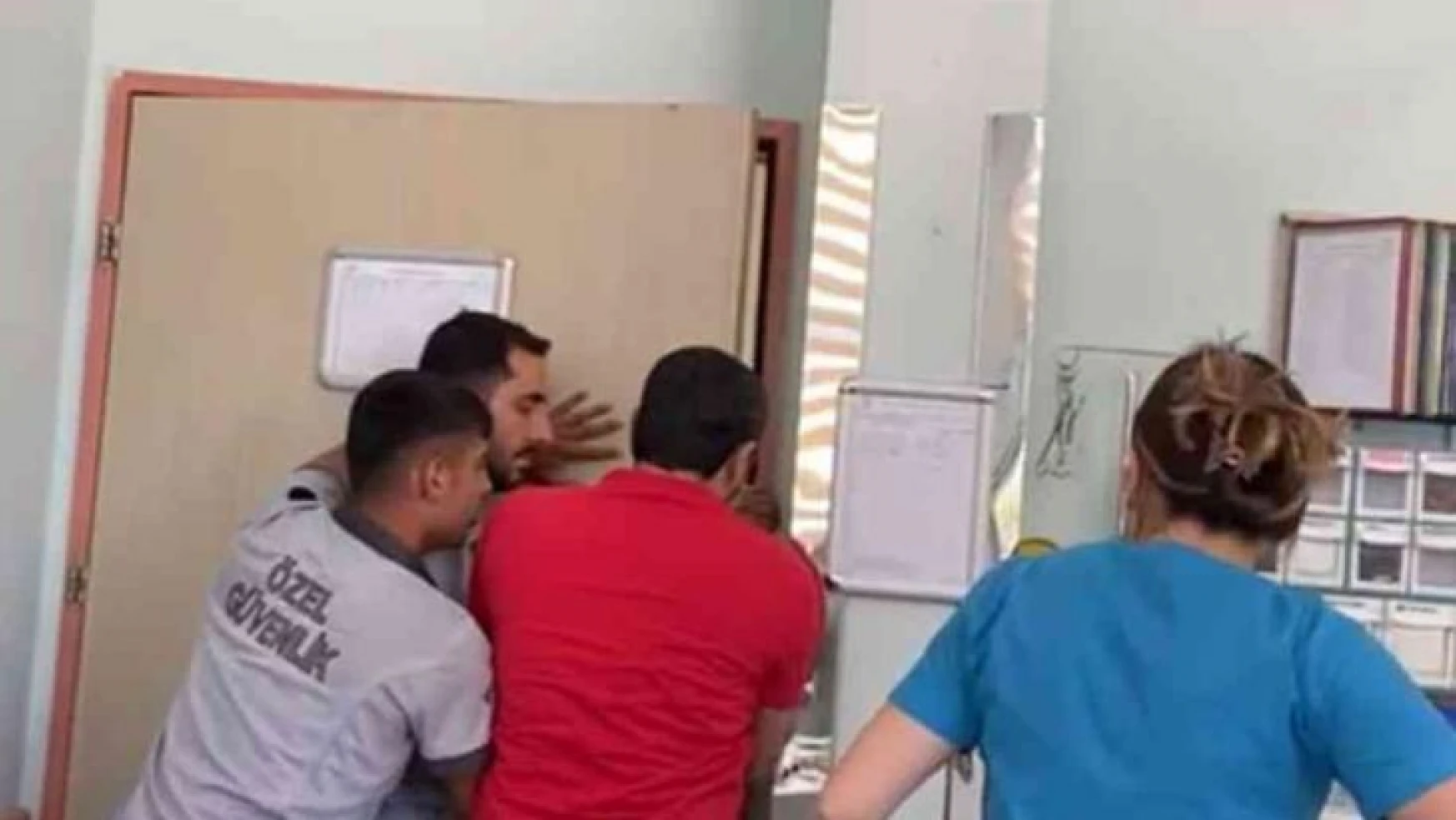 Fahrettin Koca duyurdu, sağlık çalışanlarına bıçaklı saldırgan zanlı tutuklandı